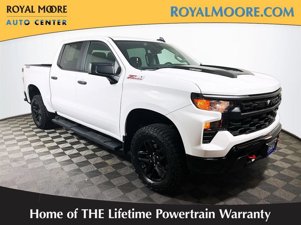 2025 Chevrolet Silverado 1500 Custom Trail Boss in Summit White — front three-quarter view