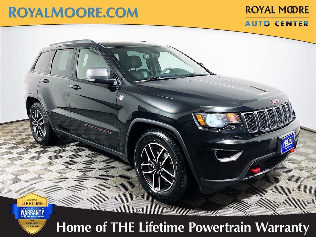 2021 Jeep Grand Cherokee Trailhawk in Diamond Black Crystal Pearlcoat — front three-quarter view